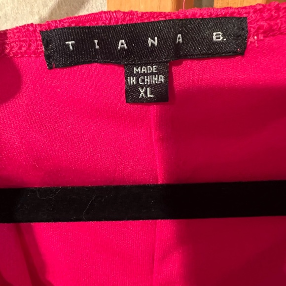 Fuchsia tank floral pattern Xl true to size - Picture 5 of 5